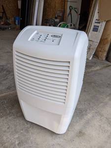 lot 552 image: Whirlpool Gold Dehumidifier - Model #AD70USS1