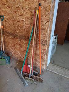 lot 563 image: Lot of Brooms & Squeegee