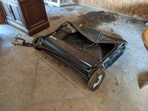 lot 570 image: Agri-Fab 42 Lawn Sweeper