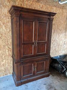 lot 574 image: TV Armoire