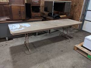 lot 577 image: 8 Folding Table