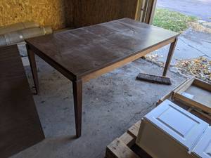 lot 581 image: Wood Dining Table