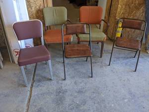 lot 584 image: Lot of (5) Chairs