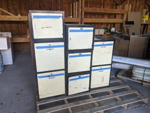 lot 588 image: Modular Metal CabinetsLockers
