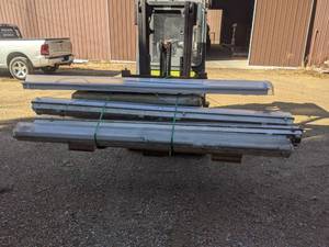 lot 591 image: Pallet of Fluorescent Lights 8 and 4