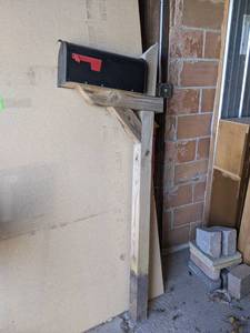 lot 608 image: Mailbox on 4x4 Post