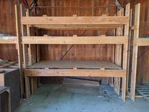lot 602 image: Heavy Duty Wood Rack