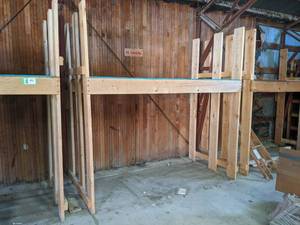 lot 604 image: Heavy Duty Wood Rack
