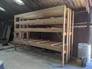 lot 606 image: Heavy Duty Wood Rack