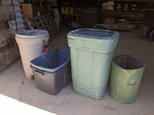 lot 622 image: Lot of Trash Cans & Totes