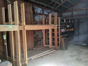 lot 605 image: Heavy Duty Wood Rack