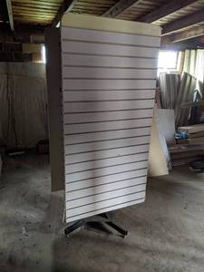 lot 686 image: Rotating Slatwall Display