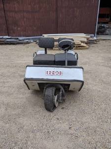 lot 500 image: Vintage EZ-GO Electric Golf Cart