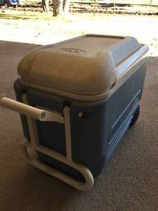 lot 12 image: Igloo Maxcold 40 Quart Cooler On Wheels
