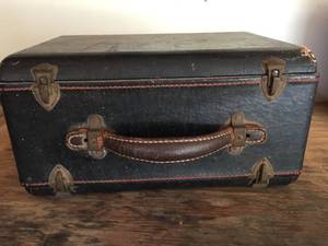 lot 58 image: Vintage Case With Leather Handle