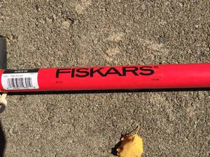 lot 72 image: Fiskars Tree Pruner