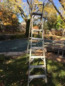 lot 76 image: 8 Foot Aluminum Ladder