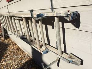 lot 79 image: 20 Foot Extension Ladder