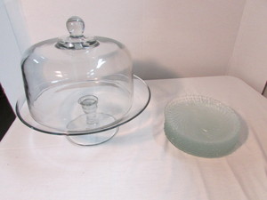 lot 151 image: Dessert Server and Plates