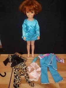 lot 63 image: Crissy Doll wExtra Outfits