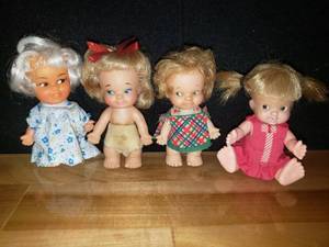 lot 69 image: Uneeda Pee Wee Dolls