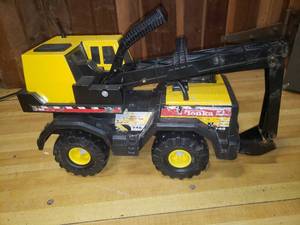 lot 19 image: Tonka Mighty Backhoe #748