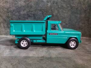 lot 4 image: Structo Pressed Steel Hom-Pah Truck
