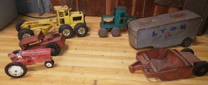 lot 20 image: Antique Pressed Steel Toys - Road Graders, Tractors, More