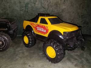 lot 127 image: Tonka Off-Road Pickup Trucks