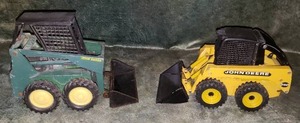 lot 124 image: 2 Ertl John Deere Skid Loaders