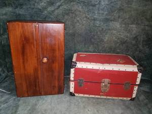 lot 41 image: Antique Doll Trunk, Wardrobe and Clothes