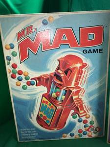 lot 129 image: Vintage Mr. Mad Game 1970 & Vintage Guinness Game of World Records 1975
