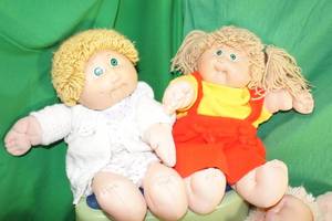 lot 82 image: Four Vintage Cabbage Patch Kids and Koosas Lion