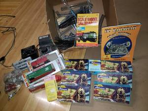 lot 88 image: Large Vintage HO Train Set