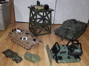 lot 25 image: GI Joe Vehicles