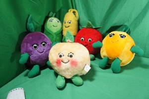 lot 133 image: Del Monte A Country Yumkin Stuffed Fruits & Vegetables - 1982