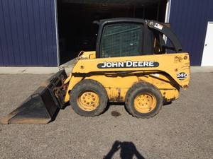 lot 3 image: John Deere Skid Steer - 240 Series II