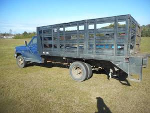 lot 4 image: 1994 Ford F350 XLT with Lift Gate