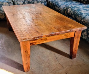 lot 90 image: Large Oak Coffee Table