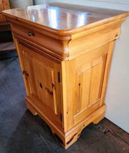 lot 96 image: Oak Side AccentStorage Table