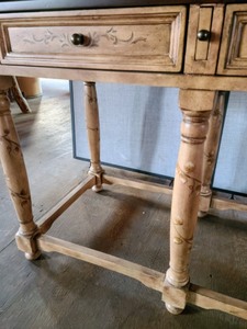 lot 98 image: Beautiful Drop Leaf Painted Table