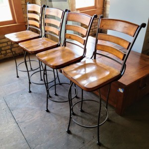 lot 100 image: Amazing Counter Height Stools
