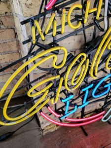 lot 124 image: Mich Golden Light Beer Neon Sign