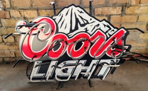 lot 126 image: Coors Light Beer Neon Sign