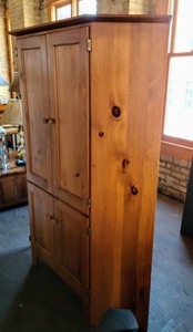 lot 137 image: Large Oak EntertainmentStorage Cabinet