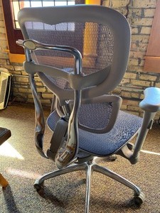lot 10 image: Very Nice Office Chair