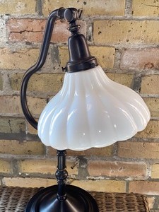 lot 16 image: Beautiful Table Lamp