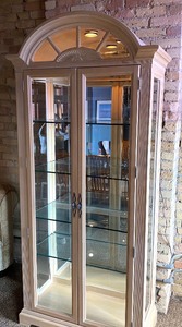 lot 13 image: Blonde Wood Double Door Glass Lighted Display Cabinet.