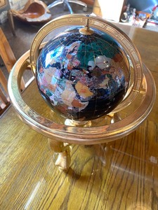 lot 21 image: Table Top Decorative Globe