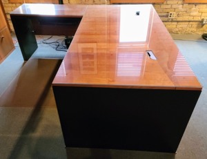 lot 43 image: Beautiful Wood L-Shaped Desk